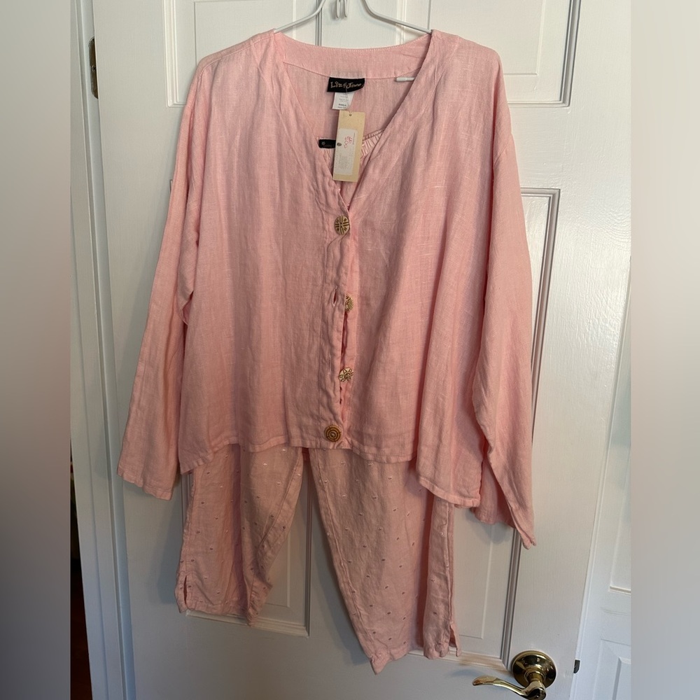 Liz & Jane Two piece outfit Pink Linen top with Crop Pants Size Small NWT
